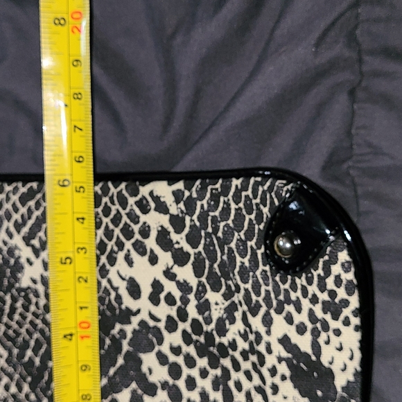Express Wristlet Clutch Fabric Faux Snakeskin Makeup Bag - Picture 7 of 8